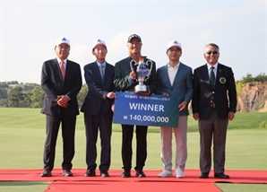 “허 프로 우승 축하해요”[포토]