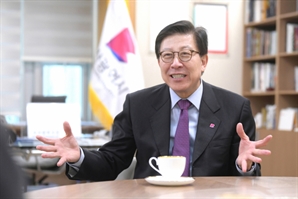 박형준, 민선 8기 후반기 첫 행보…르노코리아 공장 방문