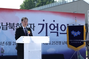아웅산 테러 후 남북 첫 대면서 삐라·성냥갑 던지고 욕설 난무