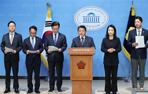 野 김병주 “일본과 동맹 거론한 與, 정신나가”…항의 속출에 정회