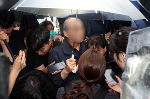 "급발진" 주장하지만 과실 의혹…고령운전 자격 논란 재점화