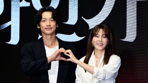 정지훈·김하늘, 흑과 백의 케미 [SE★포토]