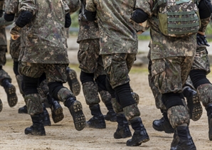 "여군·민간인 다 찍혔다"…신병교육대 女화장실 '몰카범' 잡고보니