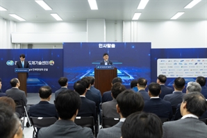 경기도 반도체 기술센터 오늘 문 열어…혁신 기술 개발·인재 양성 산실된다