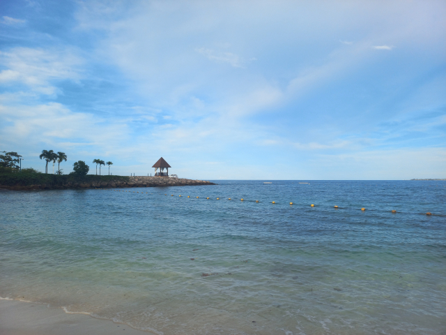 세부 막탄섬에서 즐길 수 있는 여유로운 해변 전경. 이경운 기자