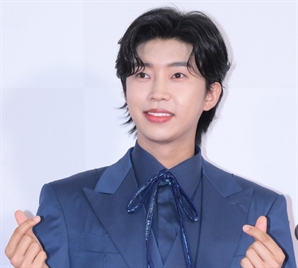 임영웅, 배우로 변신해 안은진과 호흡…단편영화 '인 옥토버' 6일 OTT 공개