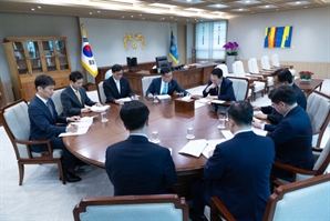 尹대통령, 어제 최상목·이창용 등 '경제 F4'와 만찬