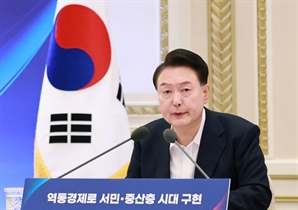 尹 탄핵청원 100만 돌파…文 146만 넘어서나