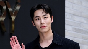 이재욱, 젠틀한 손 인사 [SE★포토]