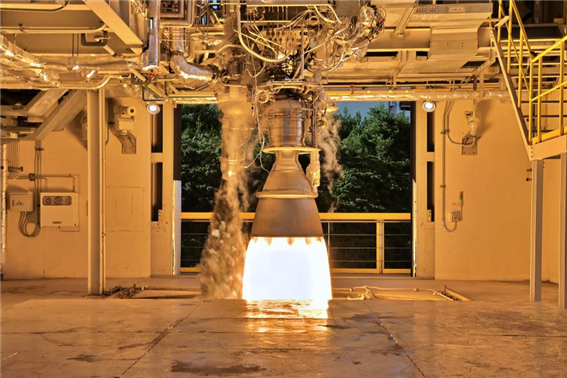 3일 나로우주센터에서 누리호 4차 발사를 위한 1단용 75톤급 엔진의 수락 연소시험이 이뤄지는 모습. 사진 제공=우주항공청