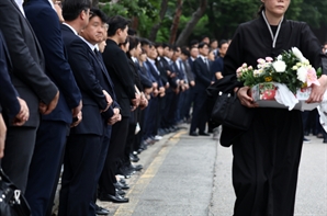 시청역 사고 사망자, 유족·동료 배웅 속 발인 마쳐