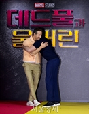 라이언 레이놀즈·휴 잭맨, 뜨거운 포옹 [SE★포토]