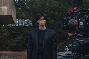 '스위트홈3' 세계관 완성한 주역들, 열정 가득한 촬영 현장 공개