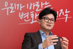 한동훈, 김건희 '문자 읽씹' 의혹에 "이런 얘기 의아해…공적 통로로 소통"
