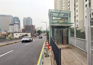용산 이촌동서 4중 추돌…운전자 급발진 주장
