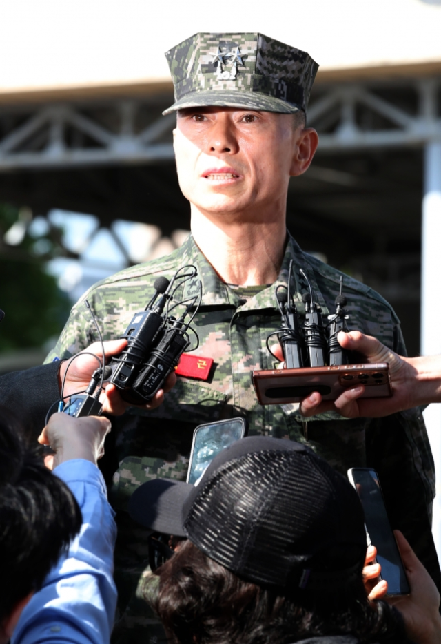 '해병대 채상병 순직 사건' 관련 조사에 피의자 신분으로 소환된 임성근 전 해병대 1사단장이 지난5월13일 오전 조사를 받기 위해 경북 경산시 경북경찰청 형사기동대에 도착해 취재진 질문에 입장을 밝히고 있다. 뉴스1