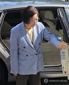[속보] 송영숙 한미그룹 회장 "경영일선 퇴진…전문경영인 체제로"