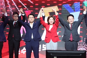 與, 첫 합동연설회서 '김여사 문자' 난타전…與 단톡방선 "경쟁 아닌 자해"