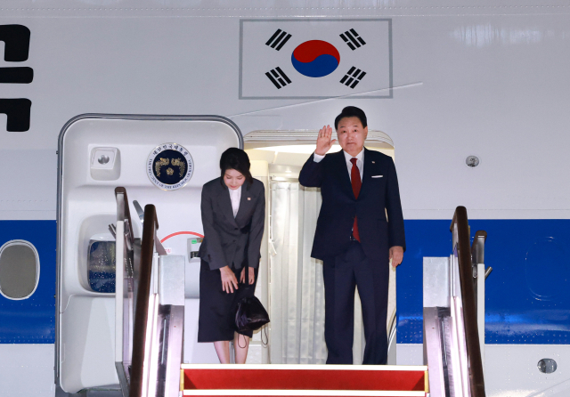 [속보] 尹, 하와이로 출국…나토 정상회의 등 안보 순방 개시