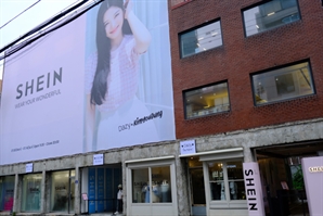 [르포] "6800원 티셔츠 있다는데" 한산했던 매장…'짝퉁' 의류 버젓이