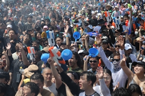 "태국 송끄란 물축제 갈 필요없네"…올 여름엔 여기 가볼까?