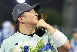 KIA 최형우, KBO 최고령 국내 선수 만루홈런