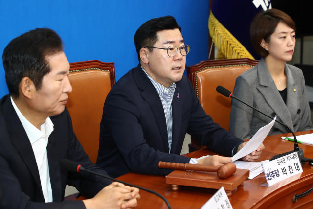 박찬대 더불어민주당 대표 직무대행 겸 원내대표가 10일 오전 서울 여의도 국회에서 열린 최고위원회의에서 모두발언을 하고 있다. 뉴스1