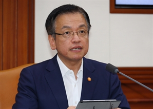 최상목 "부동산 시장 예의주시…필요시 주택 추가공급"