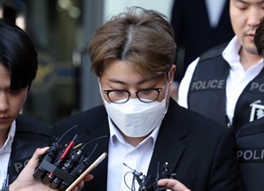 김호중 "혐의 인정 여부 나중에"…소속사 대표 등은 혐의 인정