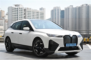 넉넉한 체격과 다재다능함으로 무장한 EV - BMW iX xDrive50[별별시승]