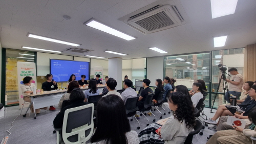 서울청년기지개센터(대학로 위치)에서 ‘잘나가는 토크콘서트’ 행사가 진행되고 있다.