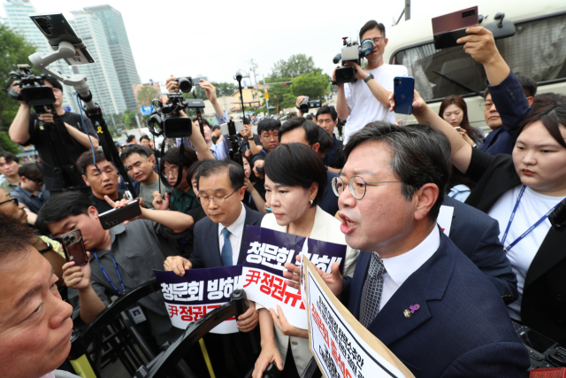 '尹 탄핵청문회' 밀어붙이는 野, 용산서 충돌