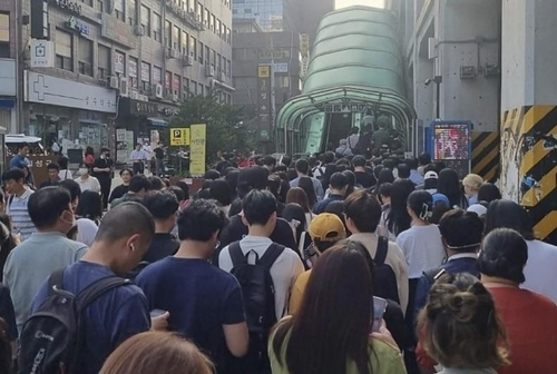 '이러다 대형 사고 터진다'…'핫플레이스' 성수역에 구청·서울교통공사 나선 이유