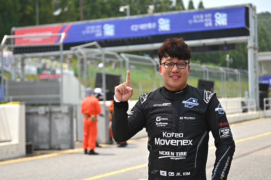 2024 오네 슈퍼레이스 챔피언십 5라운드 예선 1위를 차지한 김중군(서한 GP). 김학수 기자