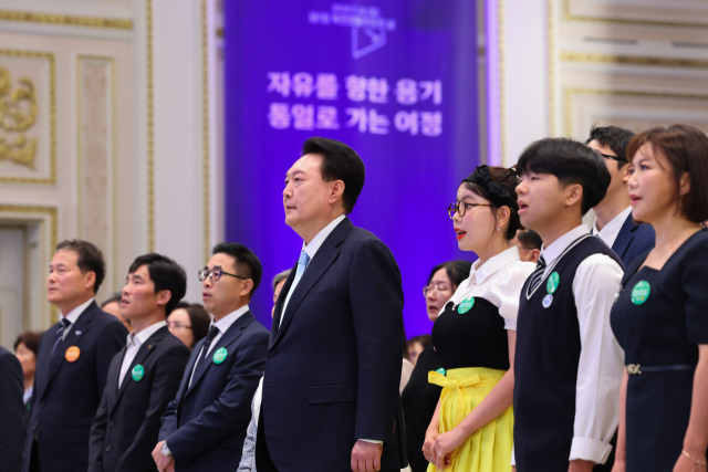 [속보] 尹 '北, 탈북 막으려 국경에 지뢰까지 매설…반인륜적 행태'