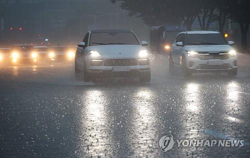 충남 청양 시간당 60㎜ '비 폭탄'…세종 일부 도로 침수돼 차단