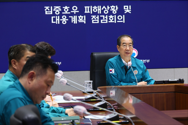 한덕수 국무총리가 10일 서울 종로구 정부서울청사에서 열린 집중호우 피해 상황 및 대응계획 점검 회의에서 발언하고 있다. 연합뉴스