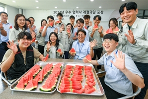 "해마다 수박 1만 통 구매" …현대모비스가 '수박 큰 손' 된 이유는