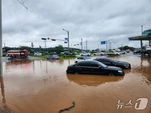 경기남부에도 곳곳 호우경보…최대 150mm 더 온다