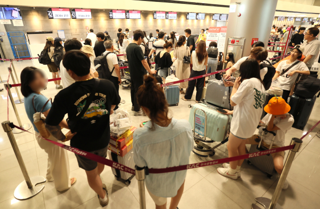 '수기 항공권' 제주공항 발권 정상화…항공편도 정상 운항