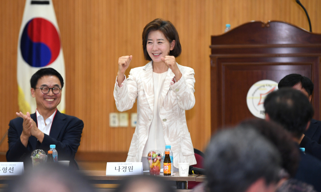 나경원 국민의힘 당 대표 후보가 20일 경기 화성 남양읍 보훈회관에서 열린 당원 합동 간담회에서 지지를 호소하고 있다. 나경원 캠프 제공