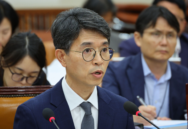 김완섭 환경부 장관 후보자가 22일 국회 환경노동위원회에서 열린 김완섭 환경부 장관 후보자 인사청문회에서 답변하고 있다. 연합뉴스