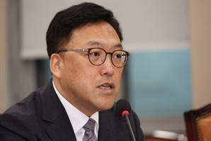 김병환 "비트코인 ETF·가상자산시장 기관참여, 신중해야"