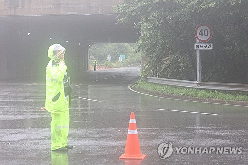 [속보] 서울 올림픽대로 여의상류IC 교통 전면 통제