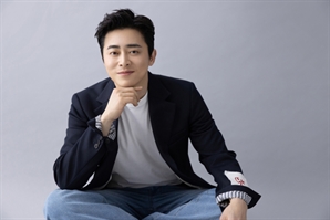 조정석, 여장 '파일럿' 연기 "한껏 빠졌다…부담감 없어" [인터뷰]