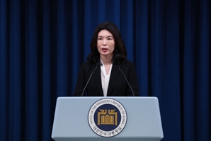 尹, 초대 저출생 수석에 유혜미 한양대 교수 임명