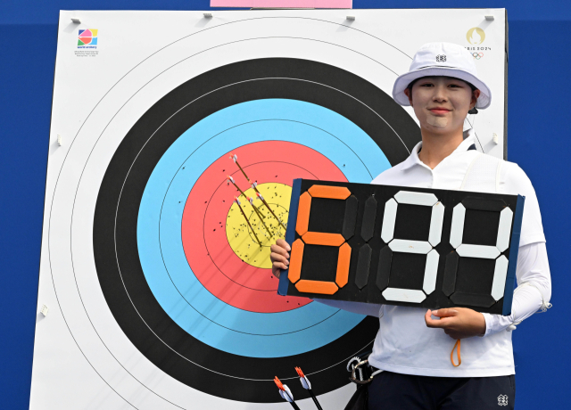 '압도적 기량' 임시현, 세계新으로 랭킹라운드 1위[올림픽]