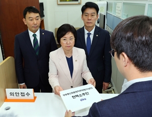 尹, 이상인 방통위 부위원장 사임 재가…"야당 행태 심각한 유감"
