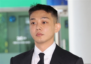 '성폭행 혐의' 유아인 측 "사실 아냐…추측 자제 부탁" [전문]