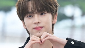 투어스 신유, 하트 선물 폭격 [SE★포토]